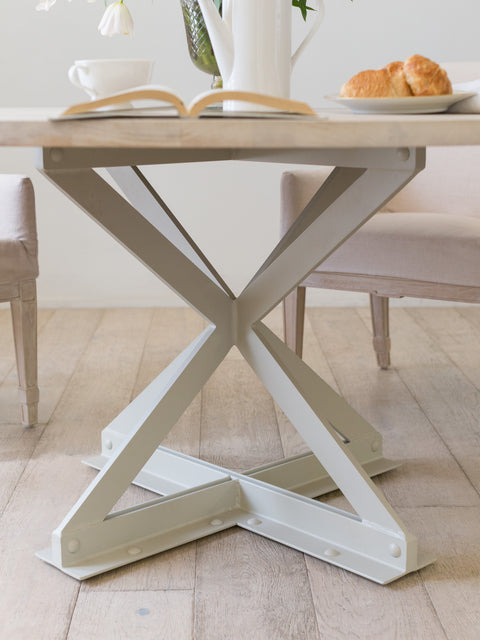 Round Bella Dining Table